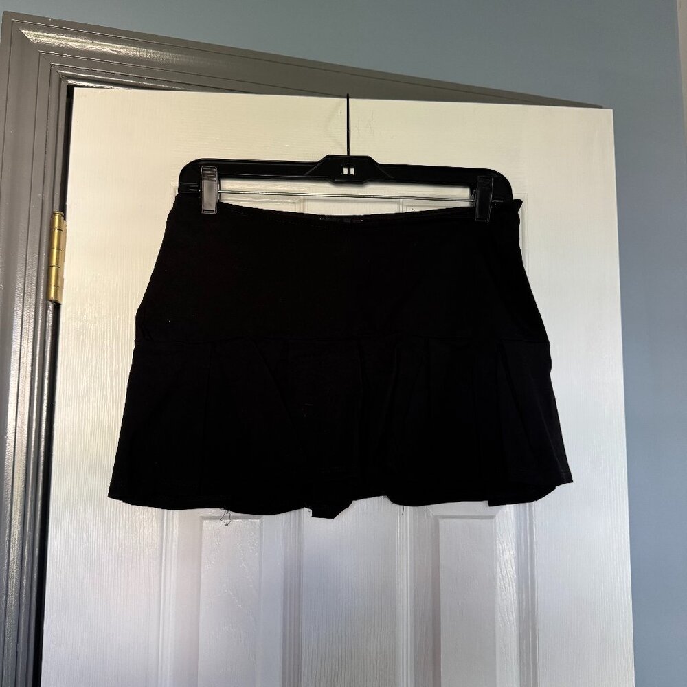 Fashion Nova Size L Black Pleated Mini Skirt Side Zipper Lots Of Stretch EUC